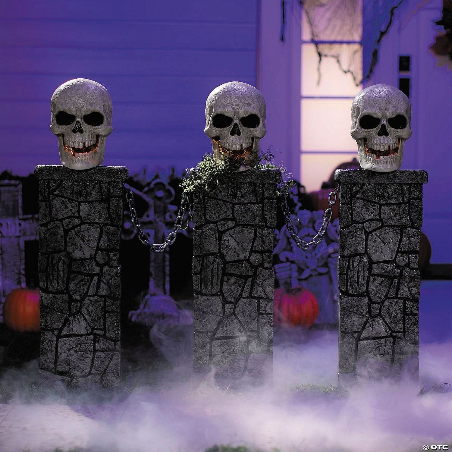 Light-Up Skull Pedestal Fence with Chains Halloween Decoration