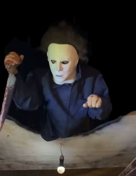 Killer Attic Attack Professional Halloween Animatronic